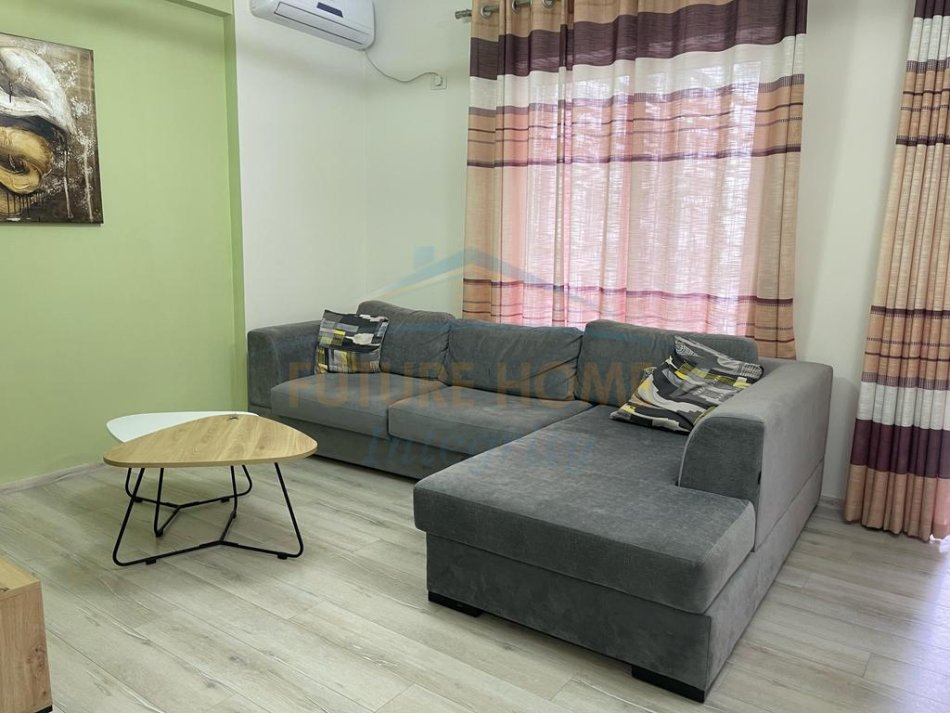 Tirane, jepet me qera apartament 2+1+Ballkon Kati 4, 100 m² 650 € (Kopeshti Botanik)