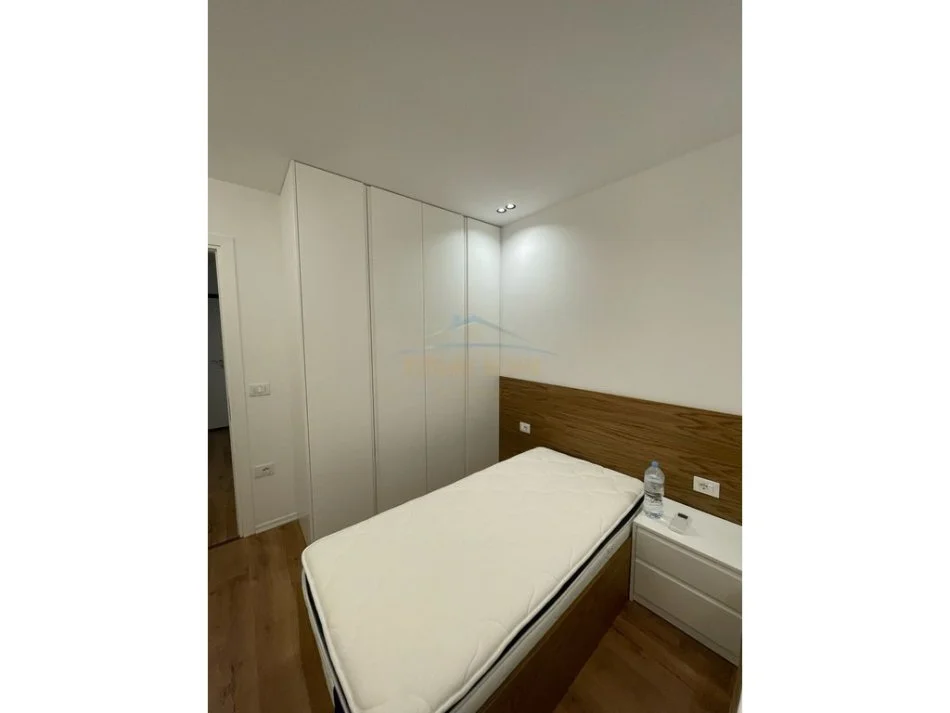Tirane, jepet me qera apartament 2+1+Ballkon Kati 6, 111 m² 1.300 € (Kodra e Diellit)