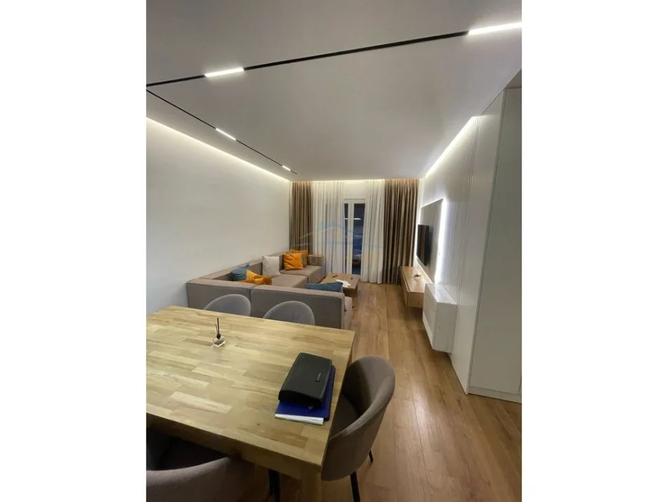 Tirane, jepet me qera apartament 2+1+Ballkon Kati 6, 111 m² 1.300 € (Kodra e Diellit)