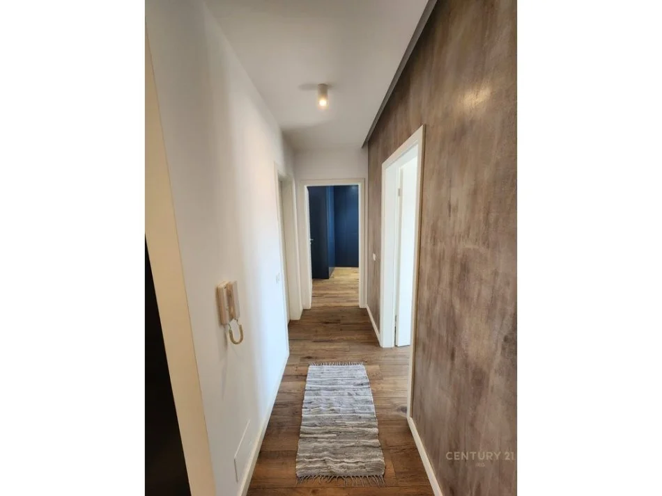 Tirane, shes apartament 2+1+Ballkon Kati 11, 93 m² 260.000 € (Rruga Ndre Mjeda)