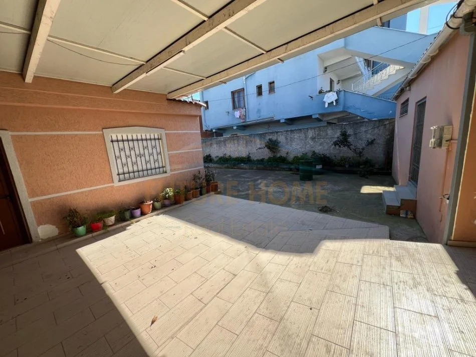 Durres, jepet me qera shtepi 2+1 Kati 0, 512 m² 700 € (kenet)