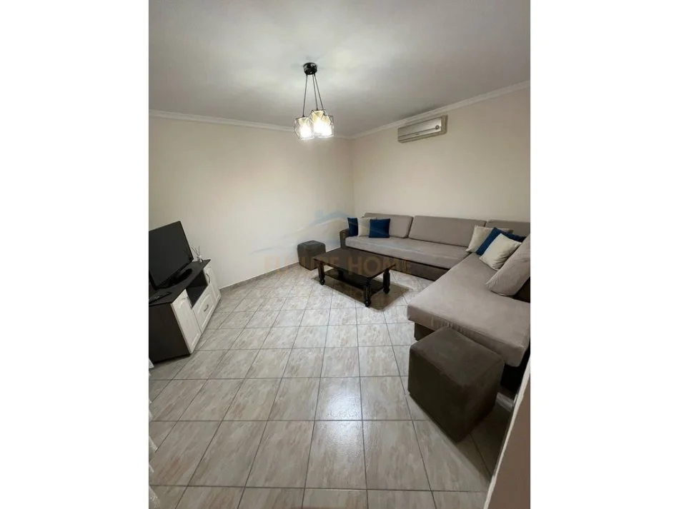 Durres, jepet me qera shtepi 2+1 Kati 0, 512 m² 700 € (kenet)