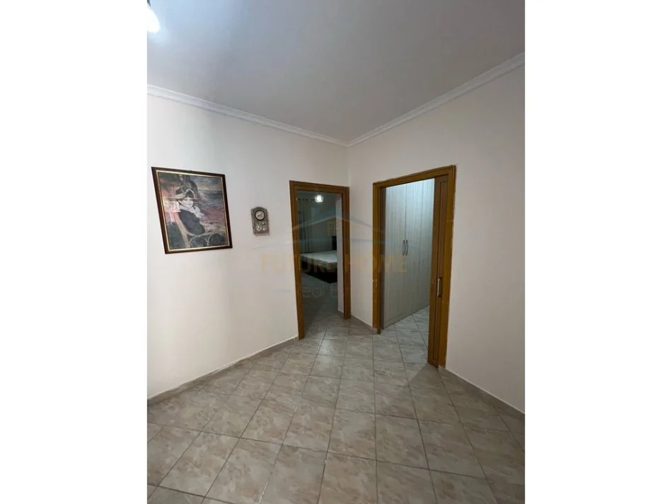 Durres, jepet me qera shtepi 2+1 Kati 0, 512 m² 700 € (kenet)