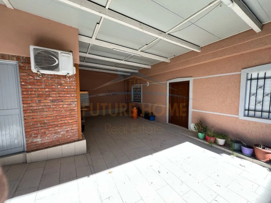 Durres, jepet me qera shtepi 2+1 Kati 0, 512 m² 700 € (kenet)