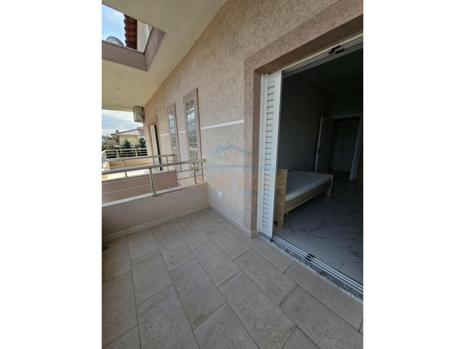 Durres, jepet me qera apartament 2+1 Kati 3, 90 m² 300 € (Kenet)