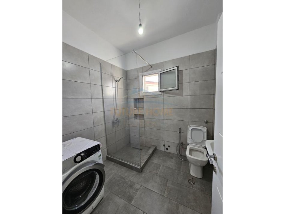 Durres, jepet me qera apartament 2+1 Kati 3, 90 m² 300 € (Kenet)