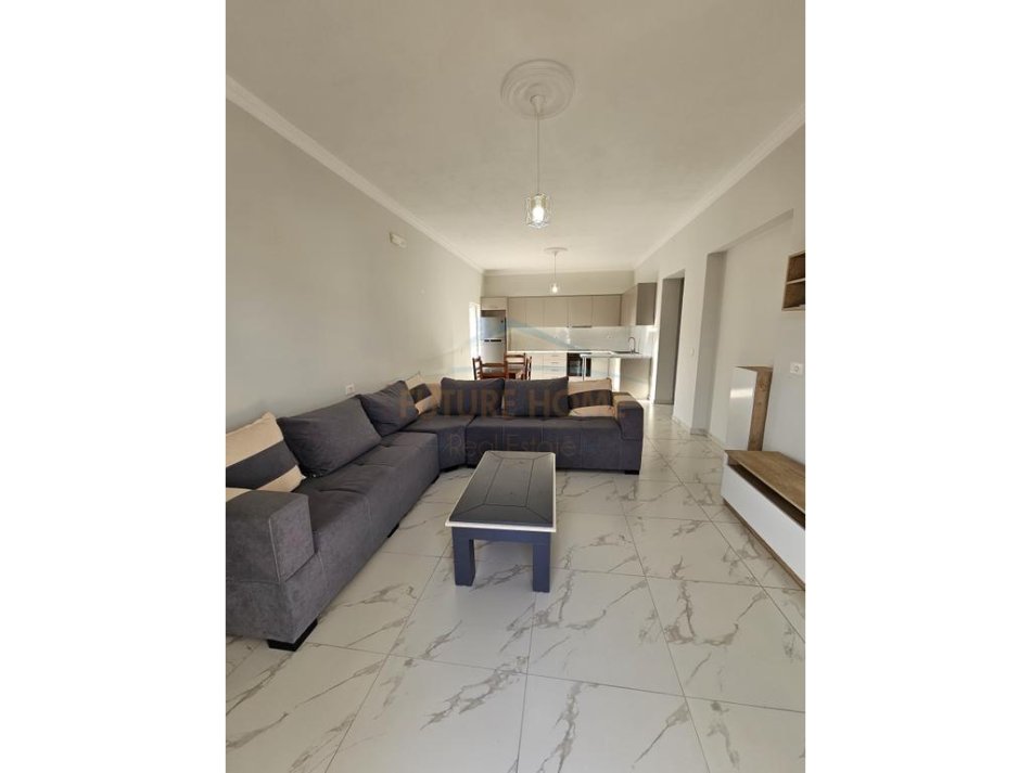 Durres, jepet me qera apartament 2+1 Kati 3, 90 m² 300 € (Kenet)
