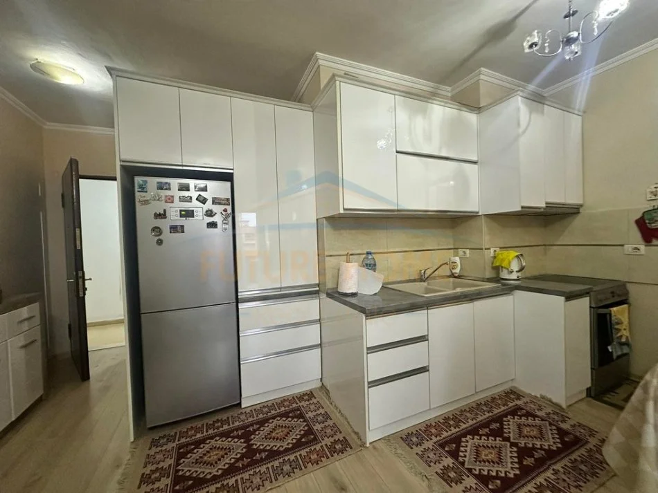 Tirane, jepet me qera apartament 2+1 Kati 7, 69 m² 450 € (Unaza e Re)