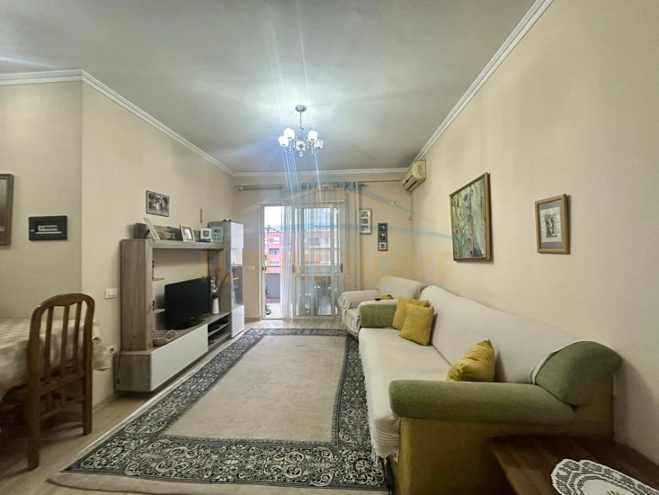 Tirane, jepet me qera apartament 2+1 Kati 7, 69 m² 450 € (Unaza e re)