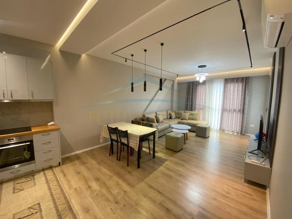 Tirane, jepet me qera apartament 2+1+Ballkon Kati 9, 114 m² 700 € (Farmacia 10)