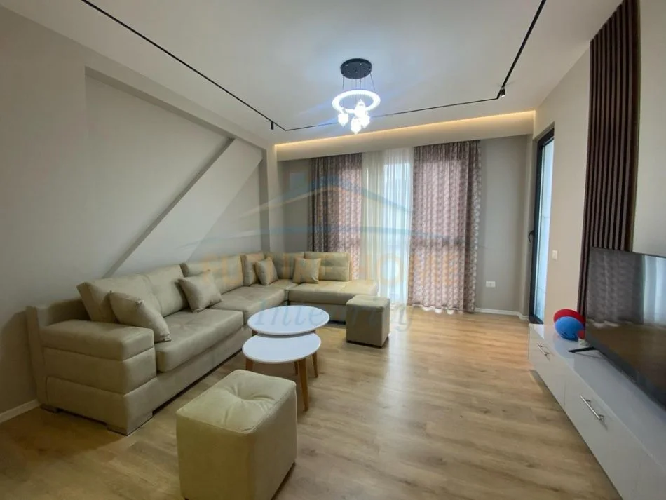 Tirane, jepet me qera apartament 2+1+Ballkon Kati 9, 114 m² 700 € (Farmacia 10)