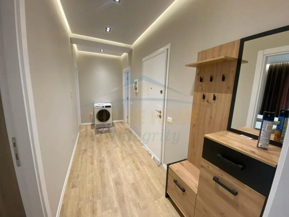 Tirane, jepet me qera apartament 2+1+Ballkon Kati 9, 114 m² 700 € (Farmacia 10)