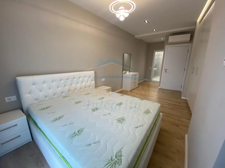 Tirane, jepet me qera apartament 2+1+Ballkon Kati 9, 114 m² 700 € (Farmacia 10)