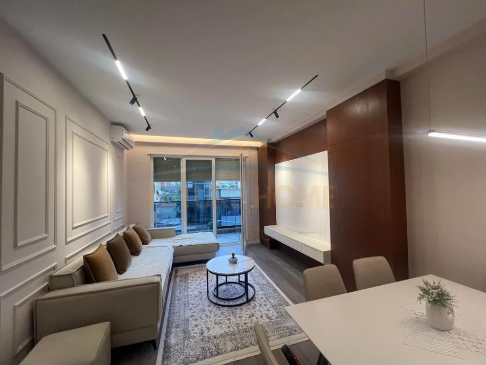 Tirane, jepet me qera apartament 1+1+Ballkon Kati 1, 70 m² 700 € (Selite)