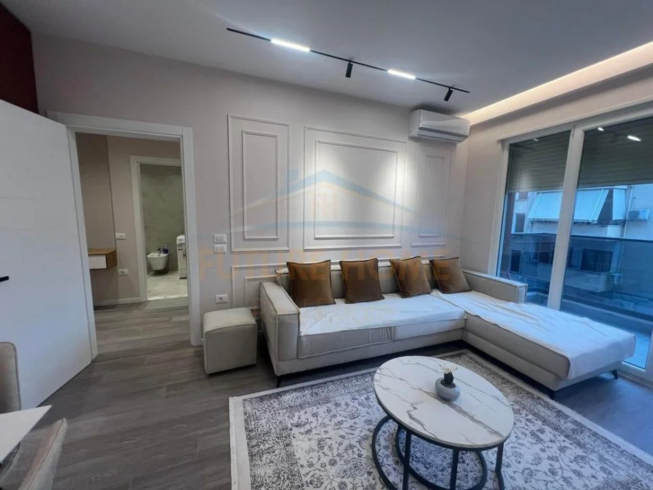 Tirane, jepet me qera apartament 1+1+Aneks+Ballkon , 65 m² 600 € (Selite)