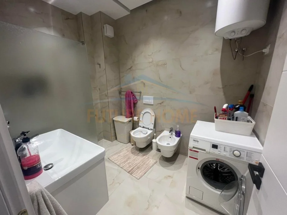 Tirane, jepet me qera apartament 1+1+Ballkon Kati 1, 70 m² 700 € (Selite)