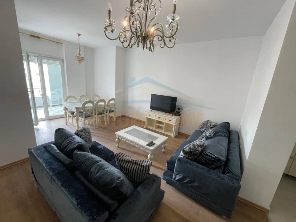 Tirane, jepet me qera apartament 2+1+Ballkon Kati 2, 90 m² 350 € (Astir)