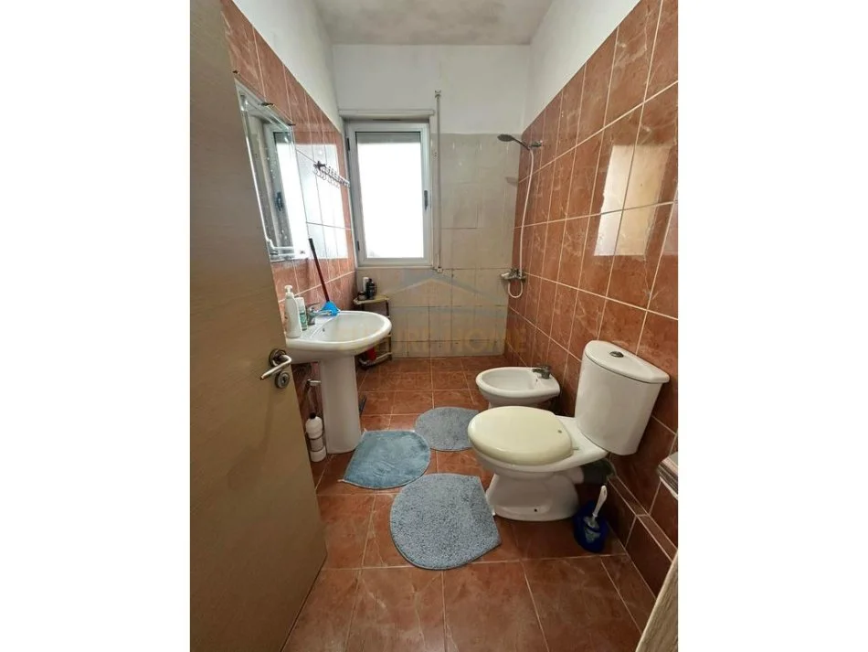 Tirane, shitet apartament 2+1 Kati 2, 142 m² 120.000 € (Kamez)