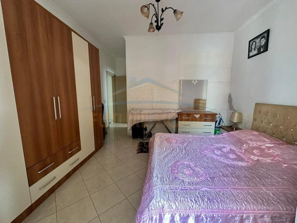 Tirane, shitet apartament 2+1 Kati 2, 142 m² 120.000 € (Kamez)