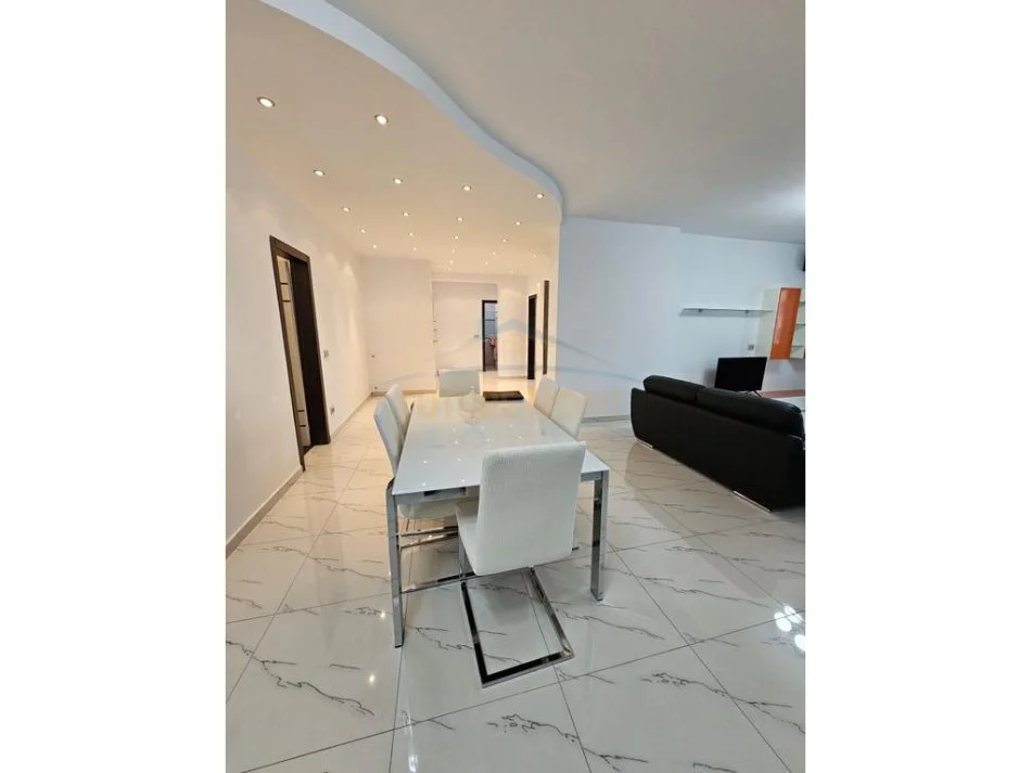 Durres, jepet me qera apartament 2+1+Ballkon , 113 m² 550 € (sotir noka)