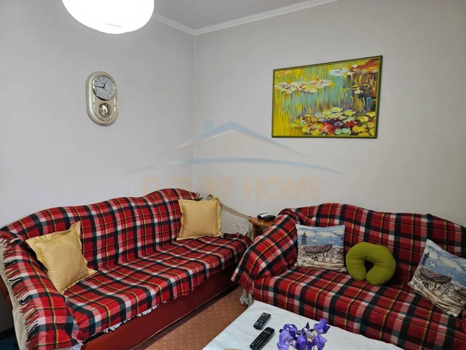 Tirane, shitet apartament 3+1+Ballkon Kati 3, 93 m² 185.000 € (Rruga Muhamet Gjollesha)