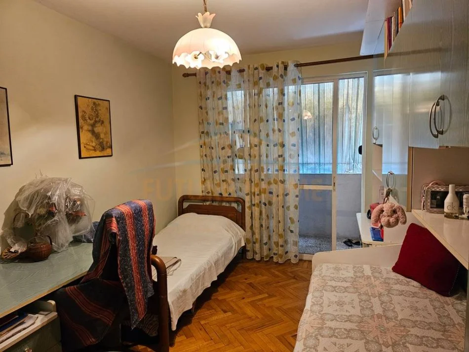 Tirane, shitet apartament 3+1+Ballkon Kati 3, 93 m² 185.000 € (Rruga Muhamet Gjollesha)