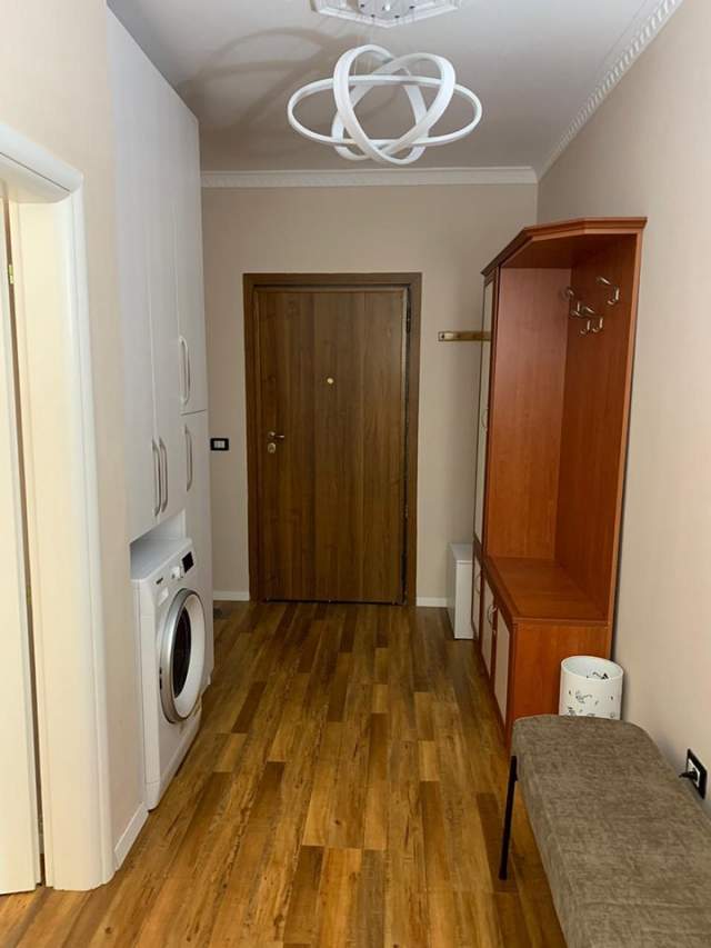 Tirane, jepet me qera apartament 1+1 Kati 6, 75 m² 550 Euro Rruga e Elbasanit,Ngjitur me Ambasaden Amerikane.