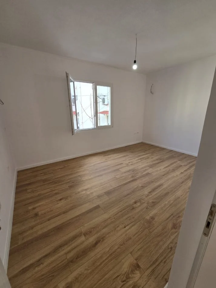 Tirane, shitet apartament 2+1 Kati 3, 75 m² 129.000 € (Oxhaku)