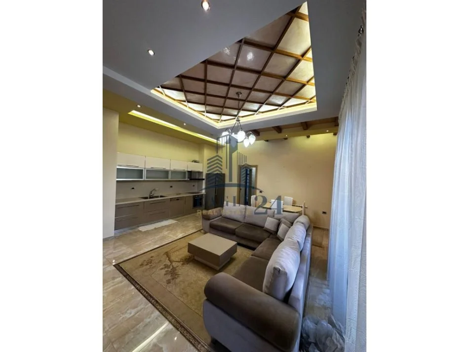 Tirane, jepet me qera apartament 2+1+Ballkon Kati 2, 110 m² 900 € (pazari i ri)