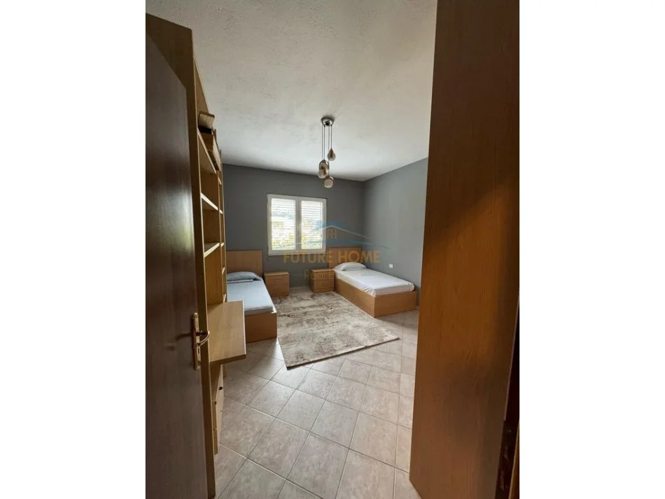 Tirane, jepet me qera apartament 2+1+Ballkon Kati 4, 120 m² 800 € (Liqeni i Thate)