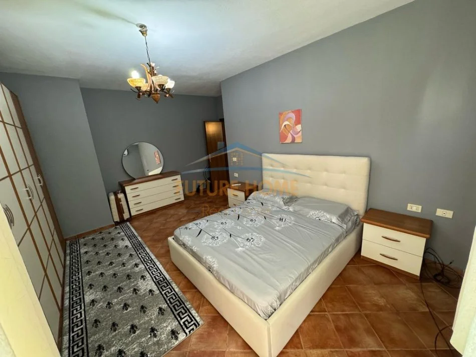 Tirane, jepet me qera apartament 2+1+Ballkon Kati 4, 120 m² 800 € (Liqeni i Thate)