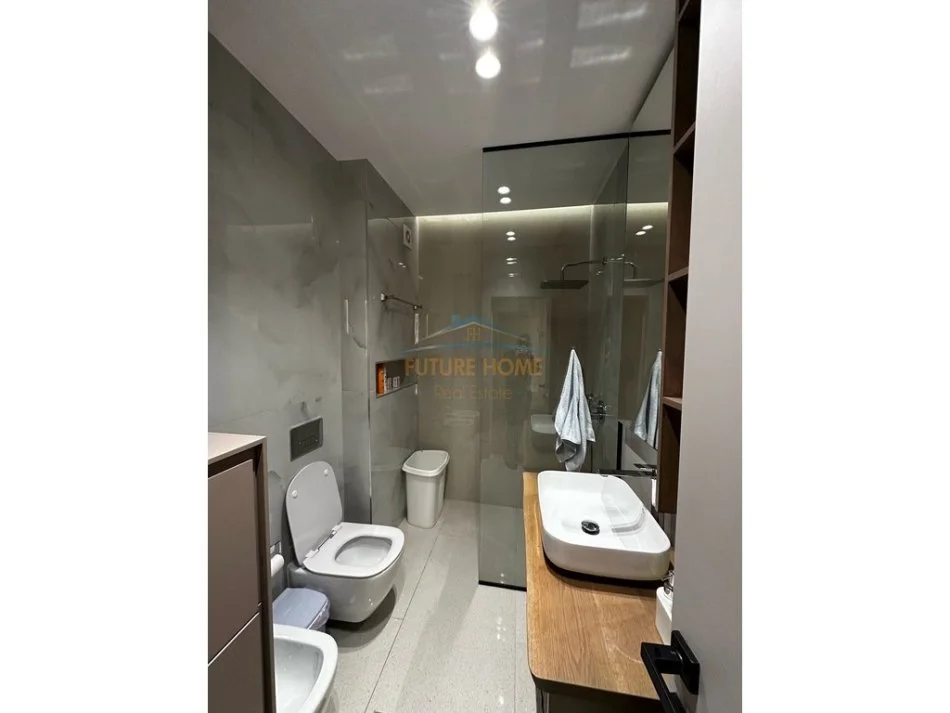 Tirane, jepet me qera apartament 2+1 Kati 2, 85 m² 850 € (Rruga e Kosovareve)