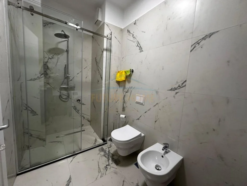 Shqiperi, jepet me qera 1+1 Kati 3, 68 m² 1.000 € (Liqeni i thate, Tirane.)