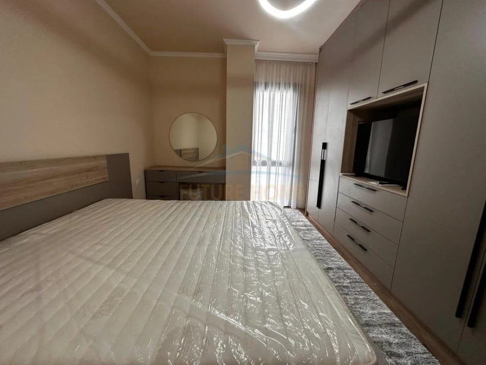 Tirane, jepet me qera apartament 1+1+Ballkon+Post Parkimi, Kati 3, 68 m² 1.000 € (Liqeni i Thate)