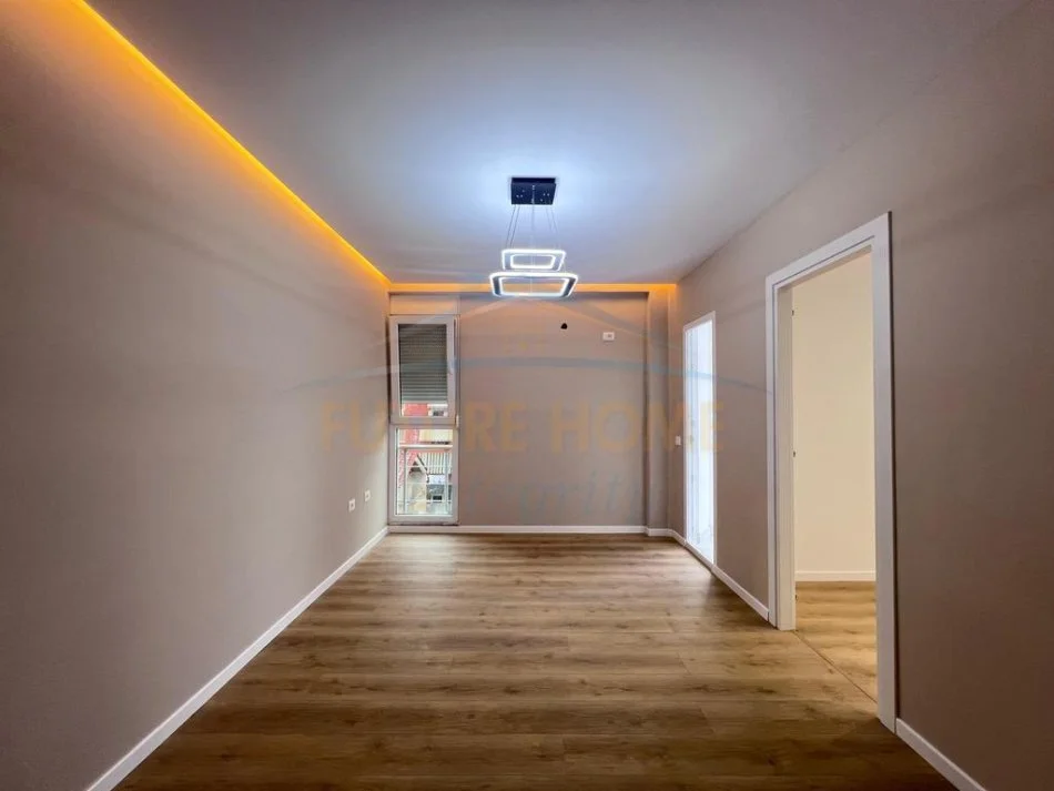 Tirane, shitet apartament 2+1+Ballkon Kati 4, 78 m² 195.000 € (Pazari i Ri)