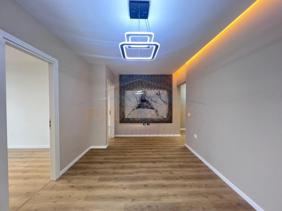 Tirane, shitet apartament 2+1 Kati 4, 78 m² 195.000 € (Pazari i Ri)