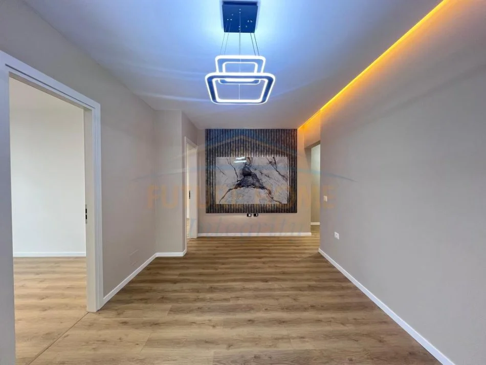 Tirane, shitet apartament 2+1+Ballkon Kati 4, 78 m² 195.000 € (Pazari i Ri)