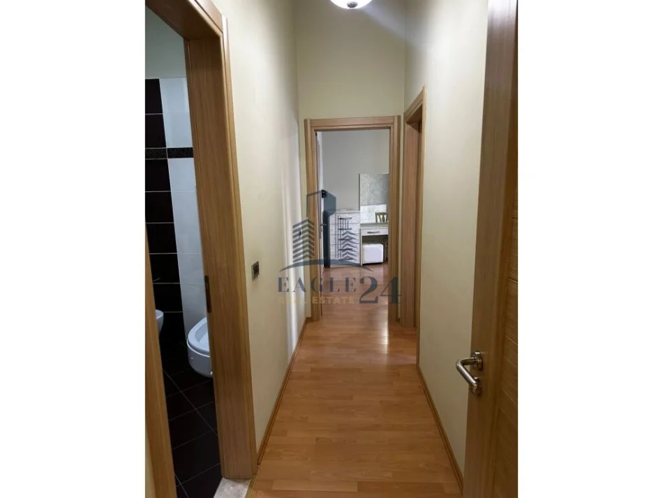 Tirane, jepet me qera apartament 2+1+Ballkon Kati 2, 110 m² 900 € (pazari i ri)