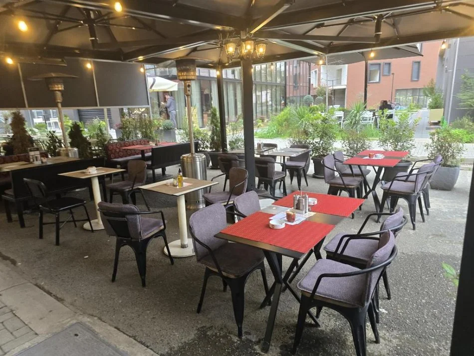 Tirane, shitet bar-resorant Kati 0, 165 m² (Rruga e Kavajes)