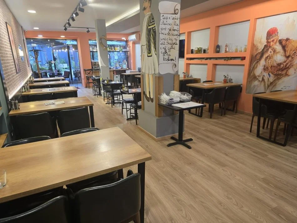 Tirane, shitet bar-resorant Kati 0, 165 m² (Rruga e Kavajes)