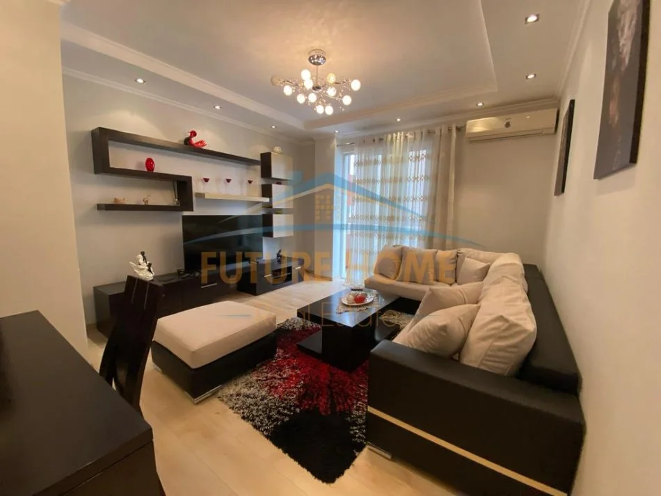 Tirane, jepet me qera apartament 2+1 Kati 4, 100 m² 650 € (Kodra e Diellit)