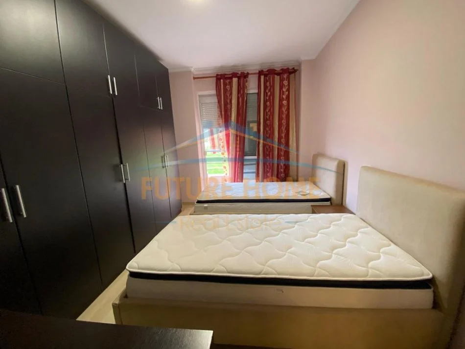 Tirane, jepet me qera apartament 1+1 Kati 4, 100 m² 600 € 