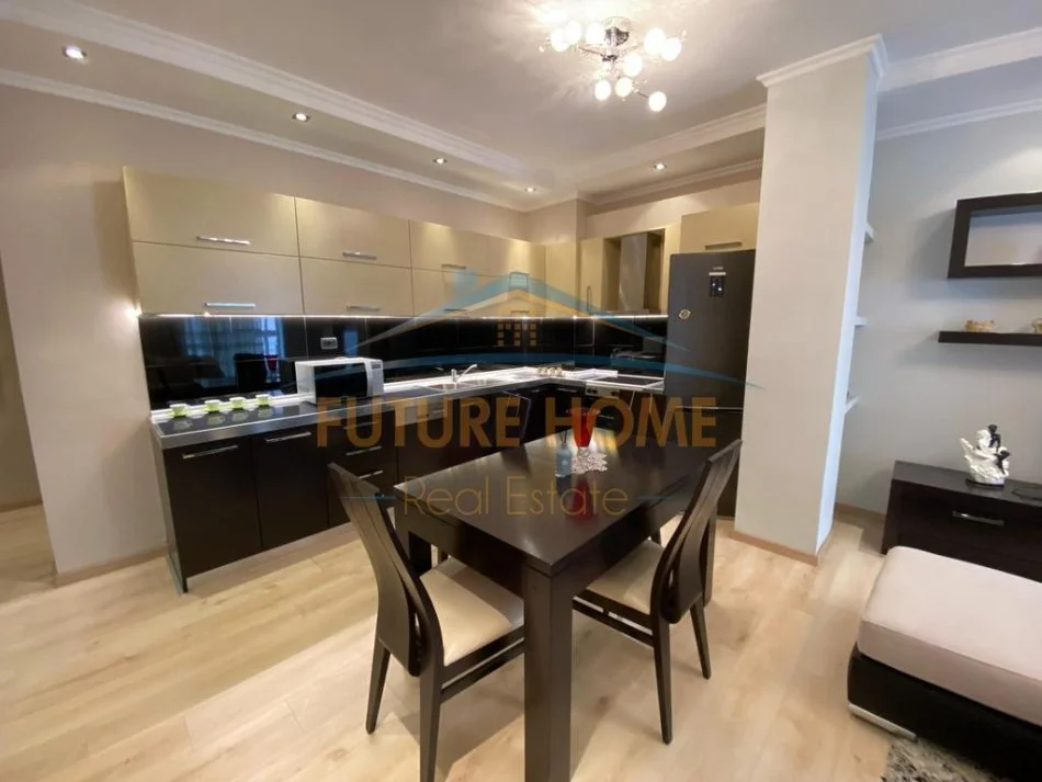 Tirane, jepet me qera apartament 1+1 Kati 4, 100 m² 600 € 