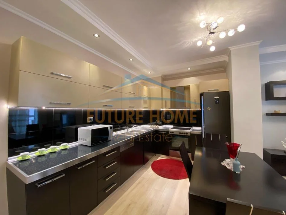 Tirane, jepet me qera apartament 1+1 Kati 4, 100 m² 600 € 