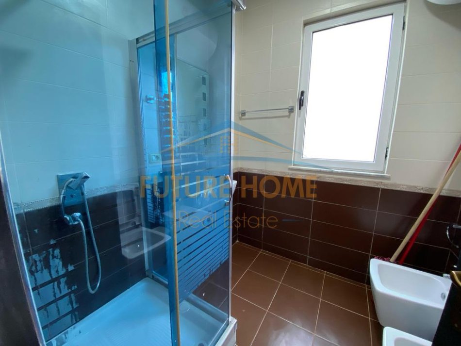 Tirane, jepet me qera apartament 2+1 Kati 4, 81 m² 650 € (Eleonor)