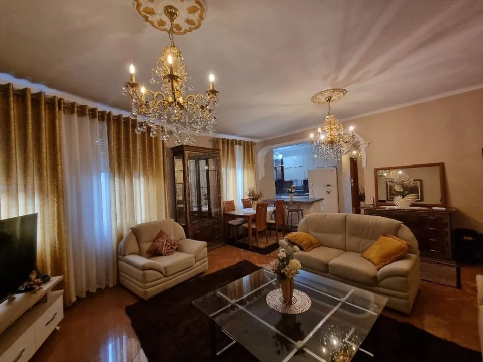 Tirane, jepet me qera apartament 2+1 Kati 4, 100 m² 750 € (Qender)