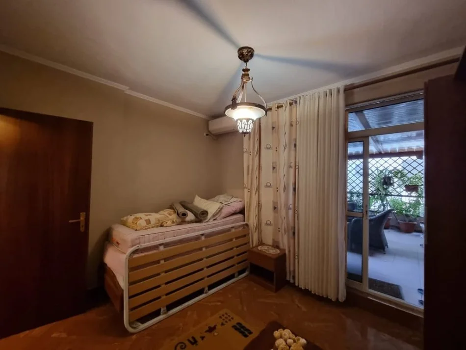 Tirane, jepet me qera apartament 2+1 Kati 4, 100 m² 750 € (Qender)