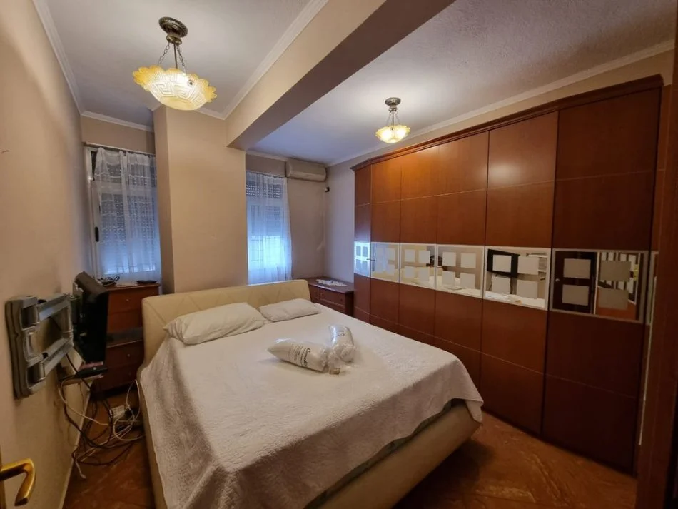 Tirane, jepet me qera apartament 2+1 Kati 4, 100 m² 750 € (Qender)