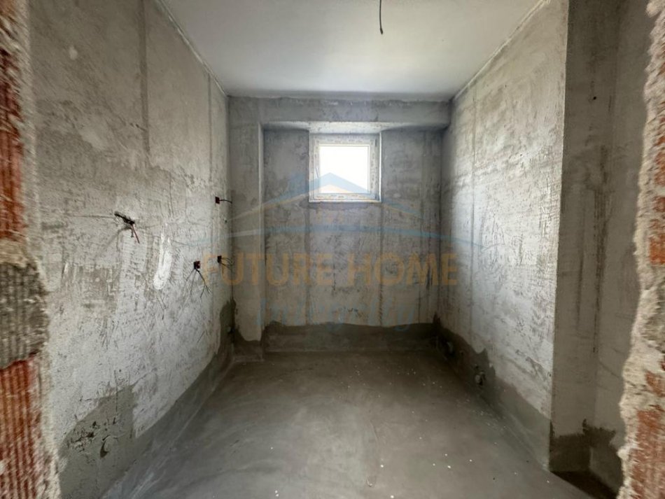 Tirane, shitet apartament 5+1 Kati 2, 199 m² 360.000 € (Stacini i trenit)