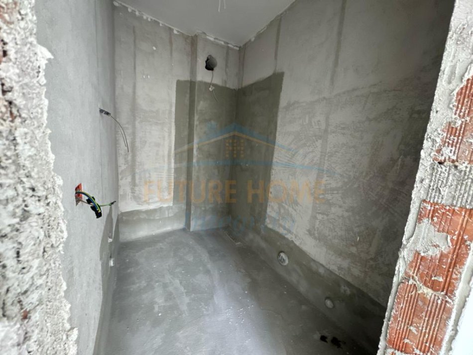 Tirane, shitet apartament 5+1 Kati 2, 199 m² 360.000 € (Stacini i trenit)